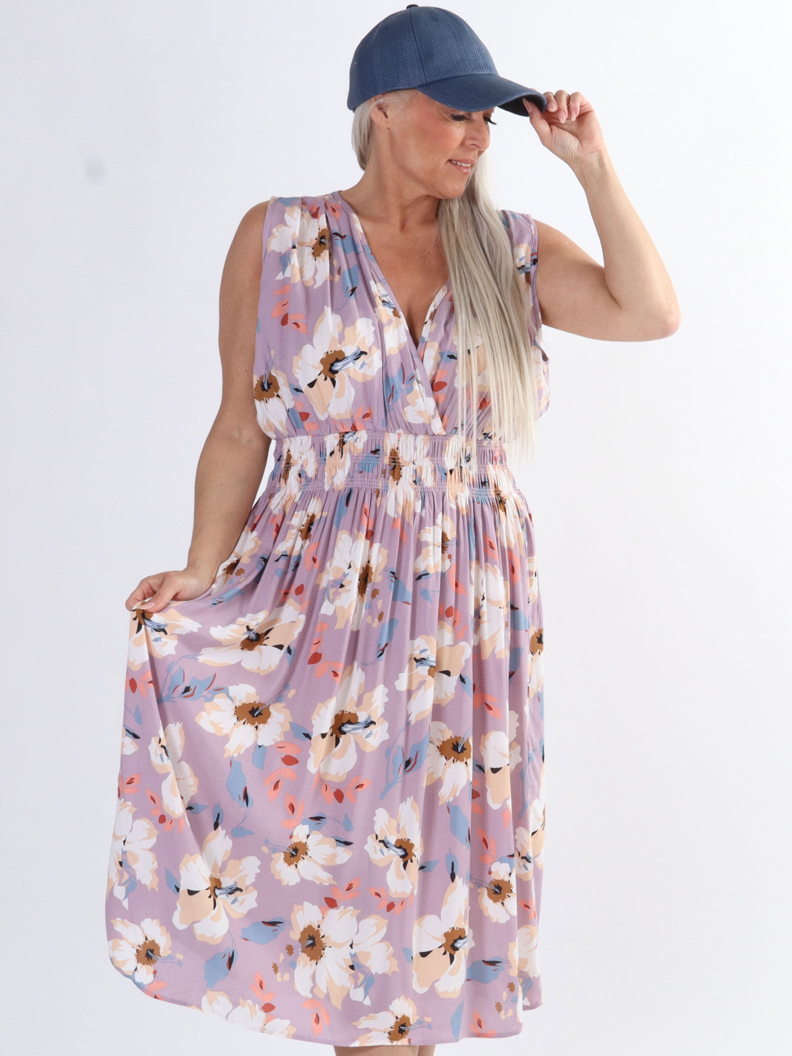 Izzy - Söt sommarklänning i plus size bomull med elastisk midja - Lavender